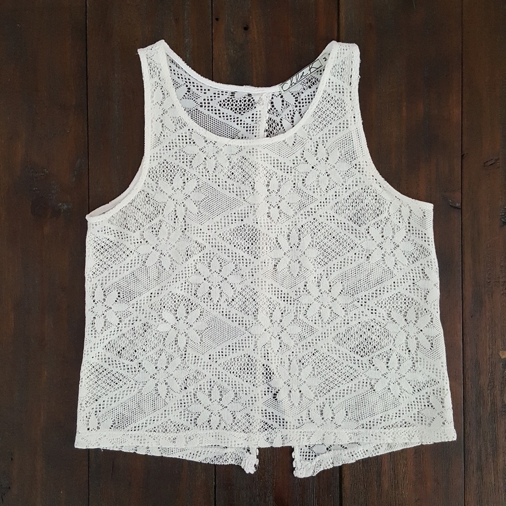 CHLOE K sleeveless lace crop top floral design